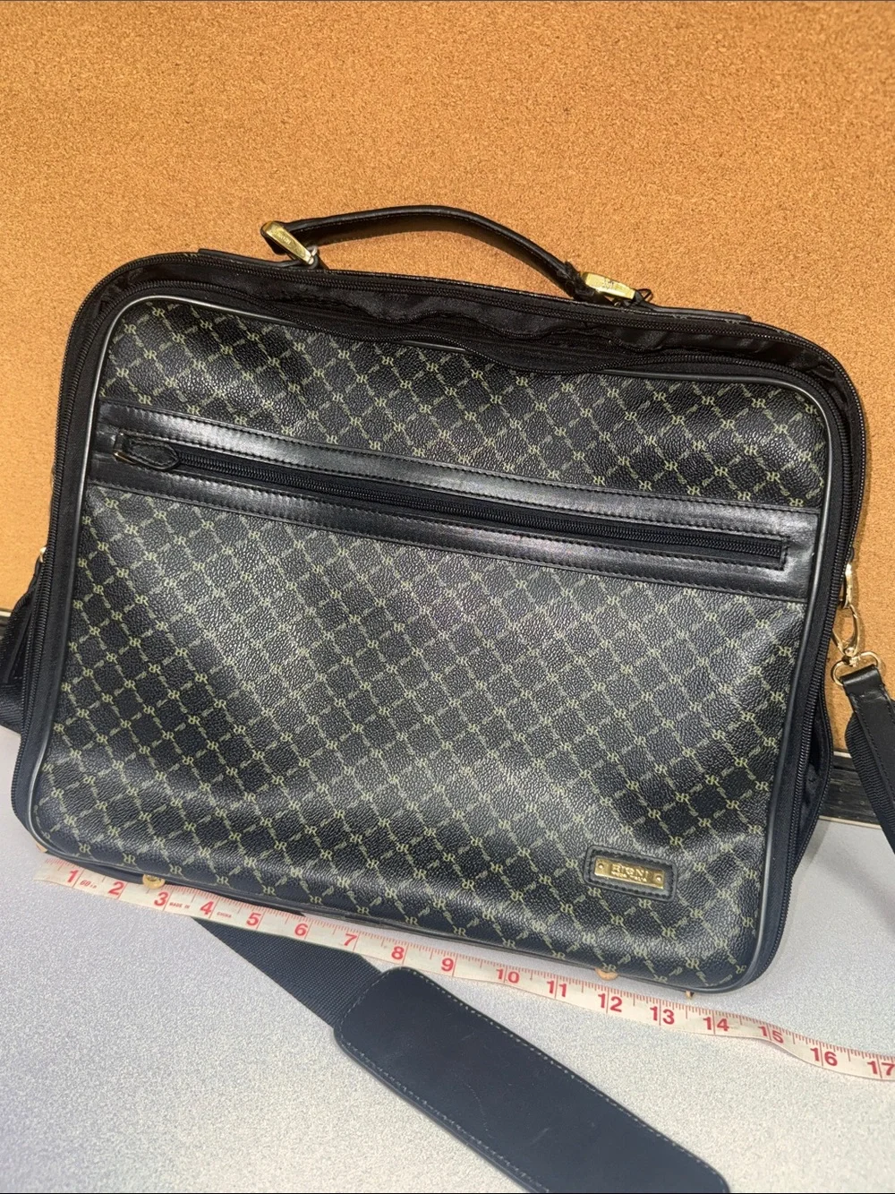 Rioni Signature (Black) Jetsetter's briefcase